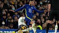 المغربي حكيم زياش خلال مباراة كرة القدم في الدوري الإنجليزي الممتاز بين تشيلسي وإيفرتون في ملعب ستامفورد بريدج في لندن 16 ديسمبر 2021