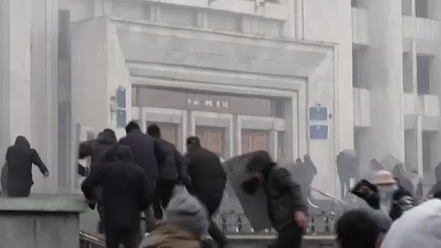 Szigorú fellépést ígért a kazah elnök