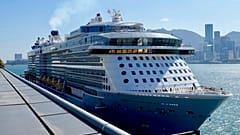 El crucero "Spectrum of the Seas" amarrado en el muelle Kai Tal de Hong Kong 5/1/2022