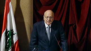 نجيب ميقاتي خلال جلسة البرلمان في بيروت، لبنان.