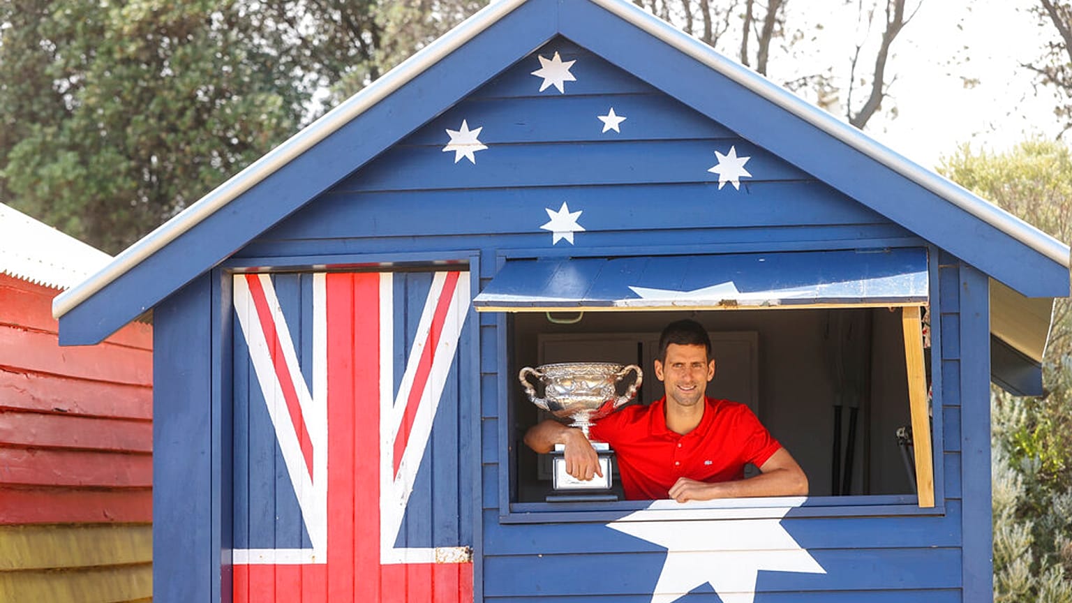 Djokovic vence primeiro "set" e luta em tribunal para poder jogar na Austrália