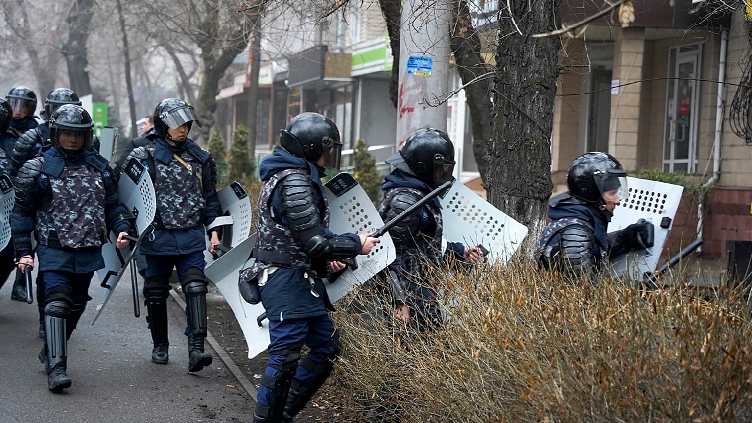 Καζακστάν: Χάος και ανάπτυξη στρατιωτικών δυνάμεων ντόπιων και περιφερειακών
