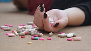 انتحار فتاة  بعد تناولها كمية كبيرة من الحبوب