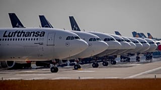 Самолеты авиакомпании Lufthansa в аэропорту Франкфурта, Германия