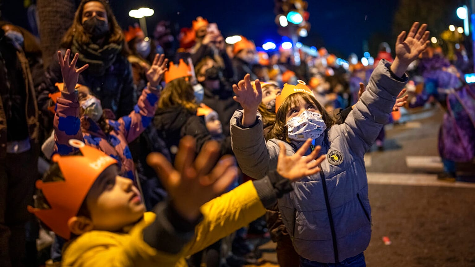 Parade durch die Stadt an Heilig-Drei-König in Barcelona in Spanien