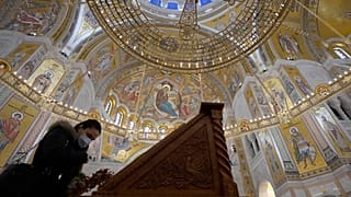 Numerosos feligreses de varios países celebran la misa de la Navidad ortodoxa