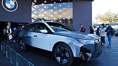 BMW'nin renk değiştiren son modeli iX Flow