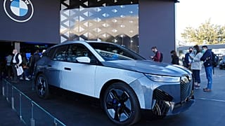 BMW'nin renk değiştiren son modeli iX Flow