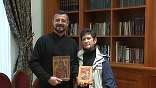 Ясна Ясерович со православным священником в Мостаре