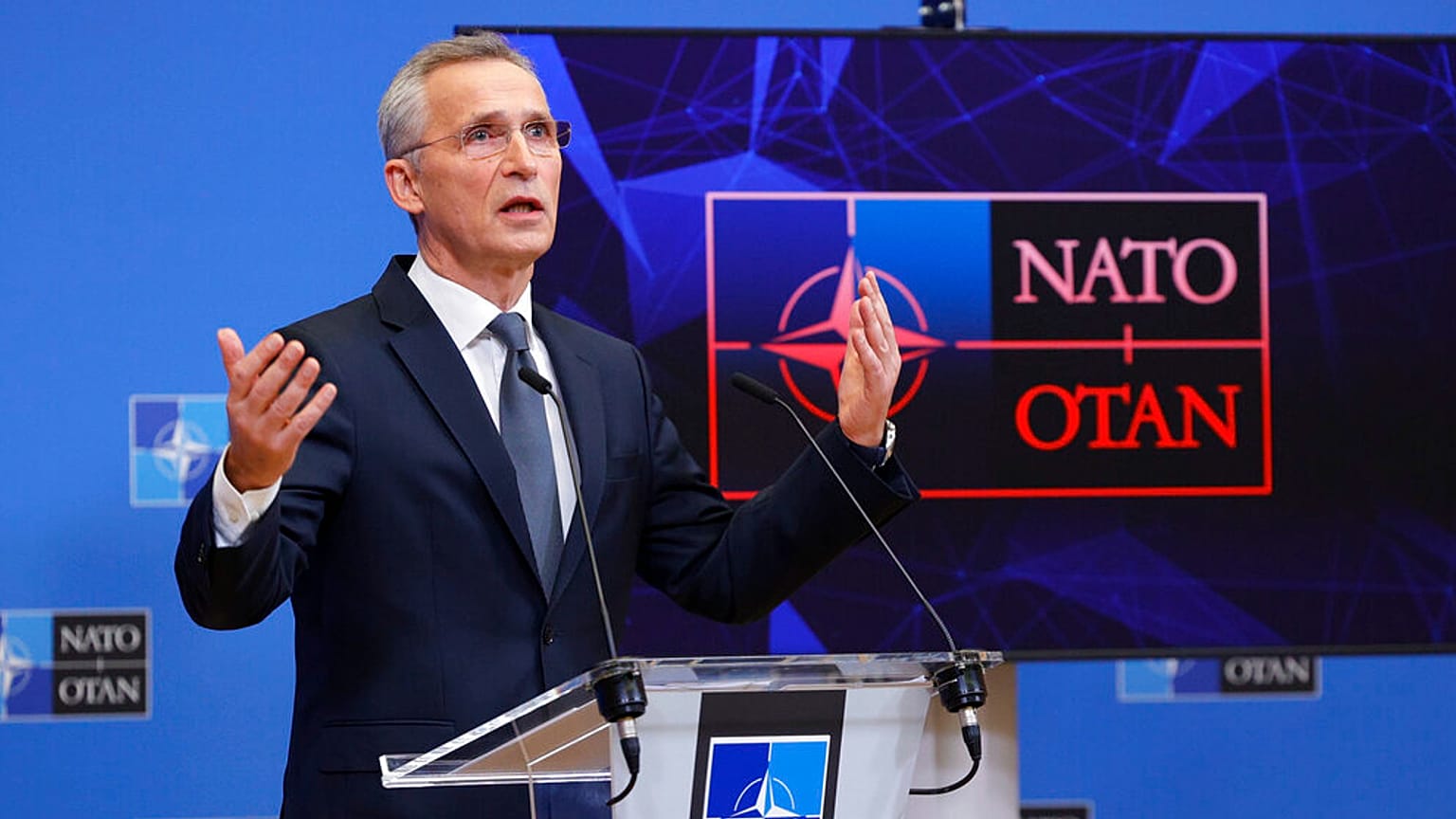 Jens Stoltenberg reitera apoio à Ucrânia