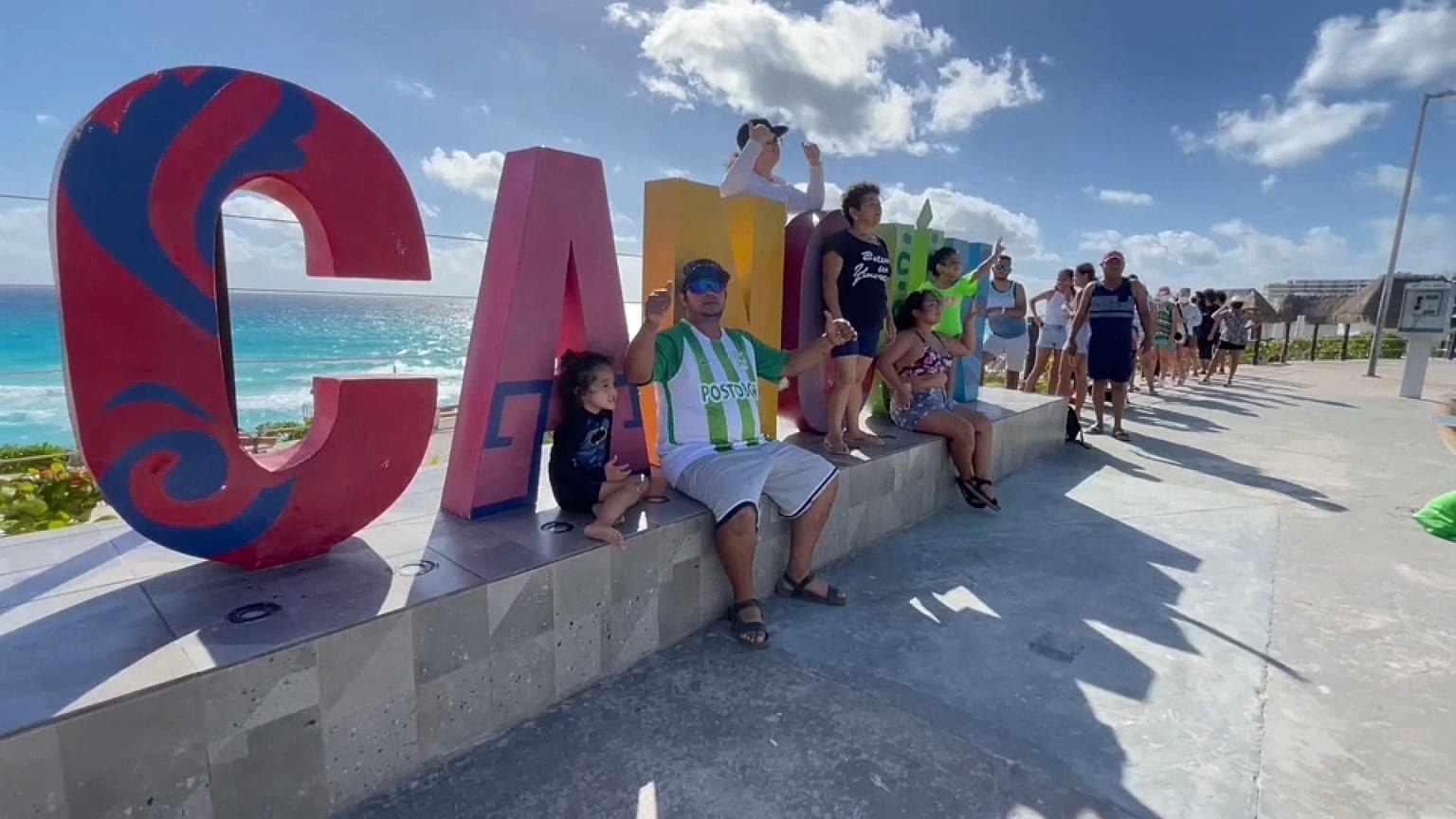La costa de México se llena de turistas en las vacaciones de Navidad