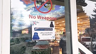 طالبان با انتشار پوسترهایی دو الگوی موردنظرش برای حجاب زنان را معرفی کرد