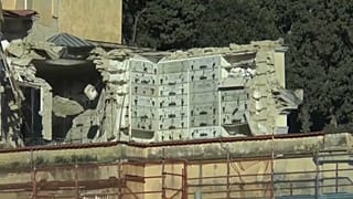 В разрушенном колумбарии было несколько сотен захоронений
