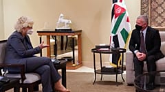 العاهل الأردني الملك عبد الله الثاني يستقبل وزيرة الدفاع الألمانية كريستين لامبرخت في عمان.