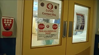 Πιέσεις στο βρετανικό σύστημα υγείας λόγω της «Όμικρον»