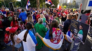 Акция в поддержку Новака Джоковича у центра для нелегальных мигрантов в Мельбурне 9 января 2022