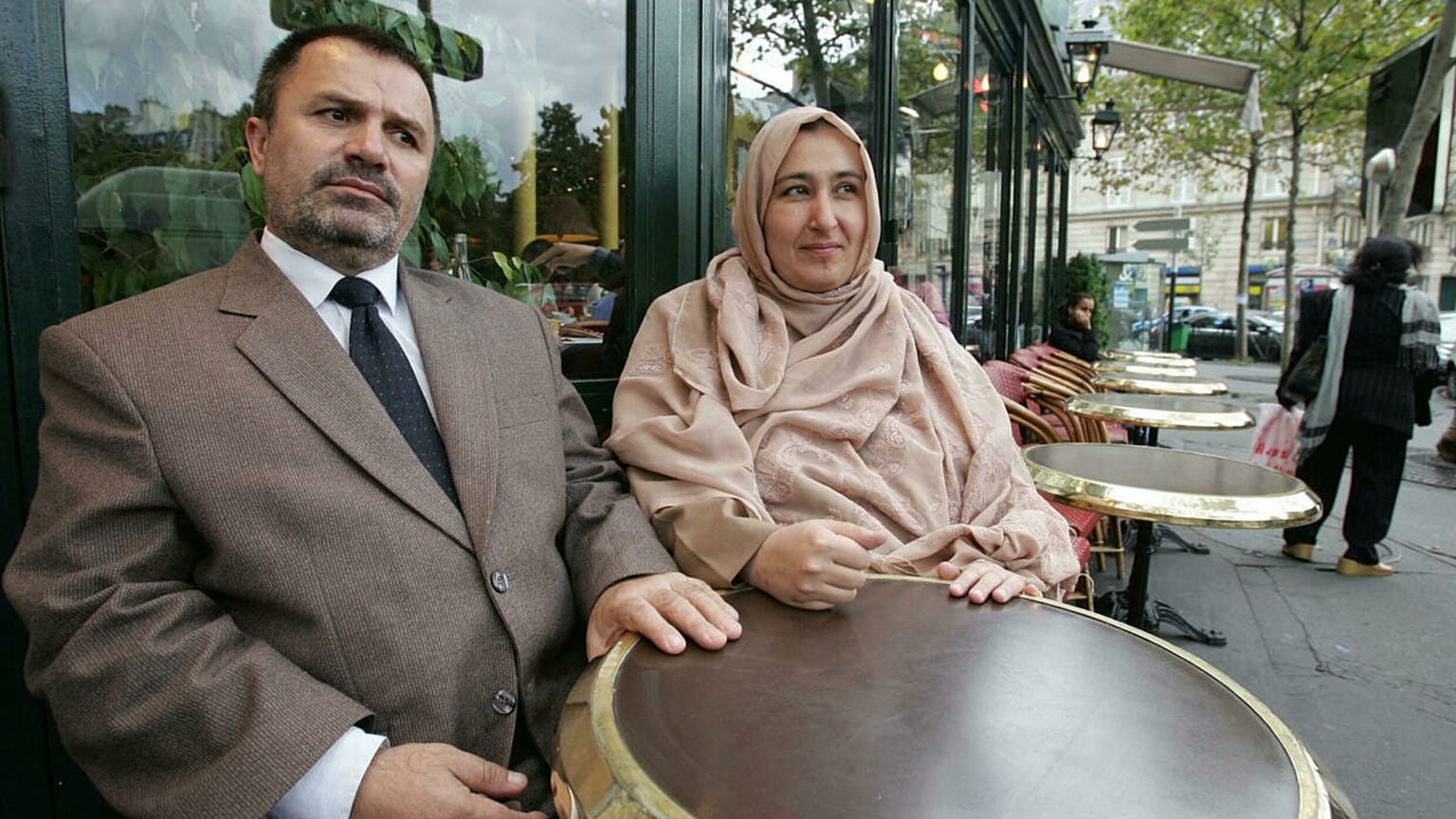 Taliban tarafından gözaltına alınan Kabil Üniversitesi öğretim görevlisi Profesör Feyzullah Celal, eşi Mesude Celal