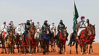 أول مسابقة إبل مخصصة للنساء فقط في السعودية
