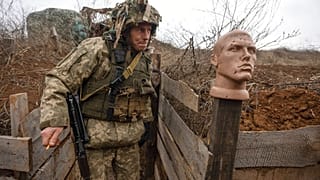 Un soldado ucraniano en la región de Donetsk, Ucrania