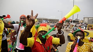 Landesweit sind an diesem Sonntag Fußballfans in Kamerun auf den Beinen