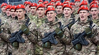 Bosnalı Sırplar, anayasaya aykırı bulunmasına rağmen ülke içerisindeki iki entiteden biri olan Sırp Cumhuriyeti Günü'nü kutladı