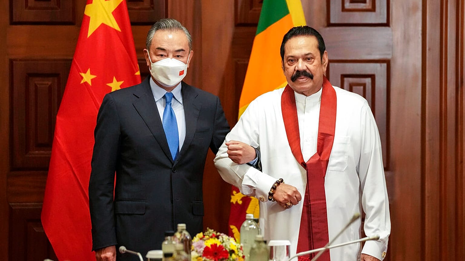 Çin Dışişleri Bakanı Sri Lanka Başbakanı ile beraber