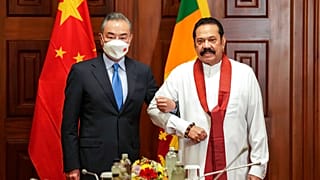 Çin Dışişleri Bakanı Sri Lanka Başbakanı ile beraber