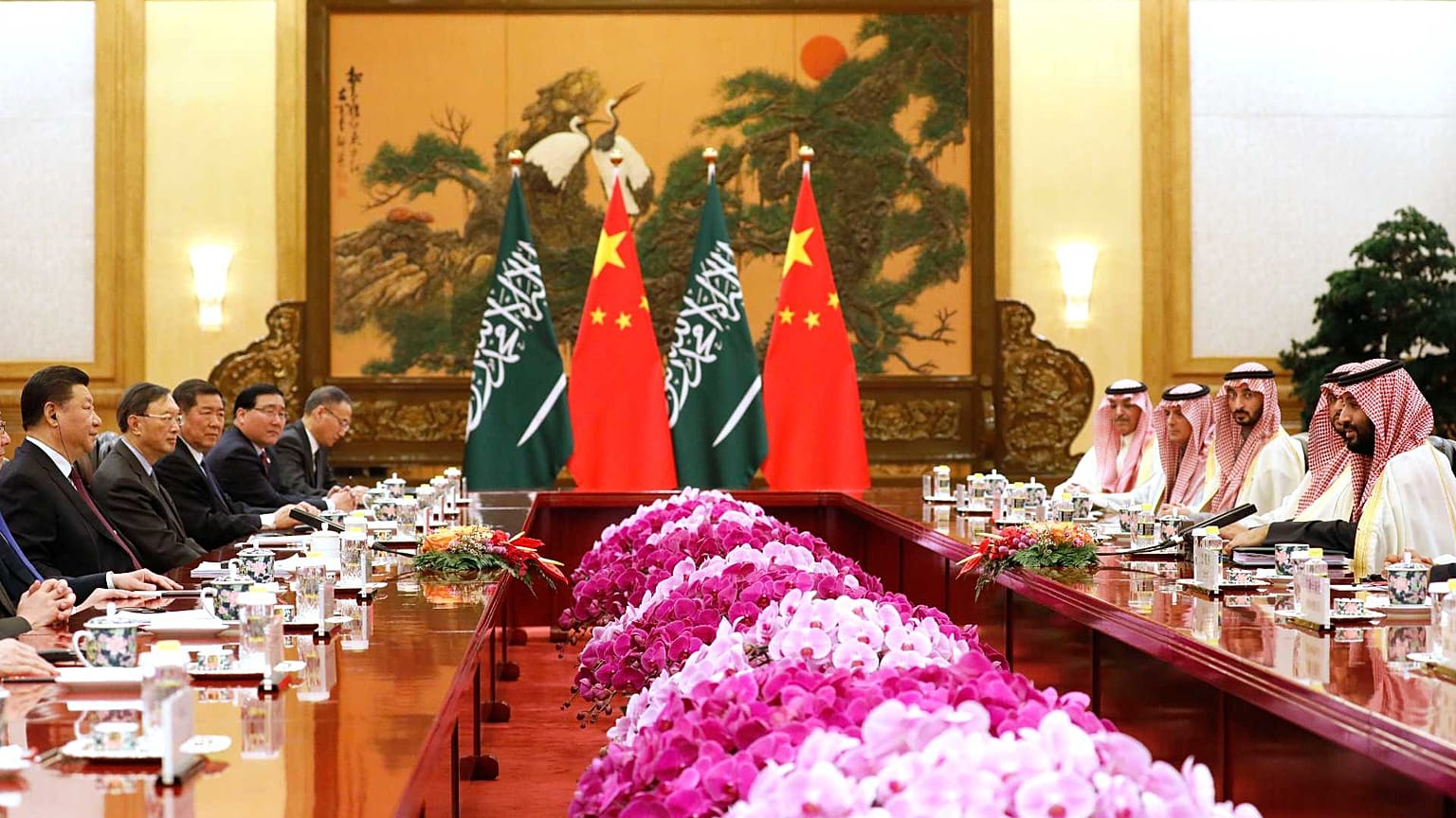 يعقد ولي العهد السعودي الأمير محمد بن سلمان والرئيس الصيني شي جين بينغ اجتماعهما في قاعة الشعب الكبرى في بكين، الجمعة 22 فبراير 2019