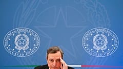 Le Premier ministre italien Mario Draghi lors d'une conférence de presse pour expliquer les nouvelles mesures sanitaires, lundi 10 janvier 2022.