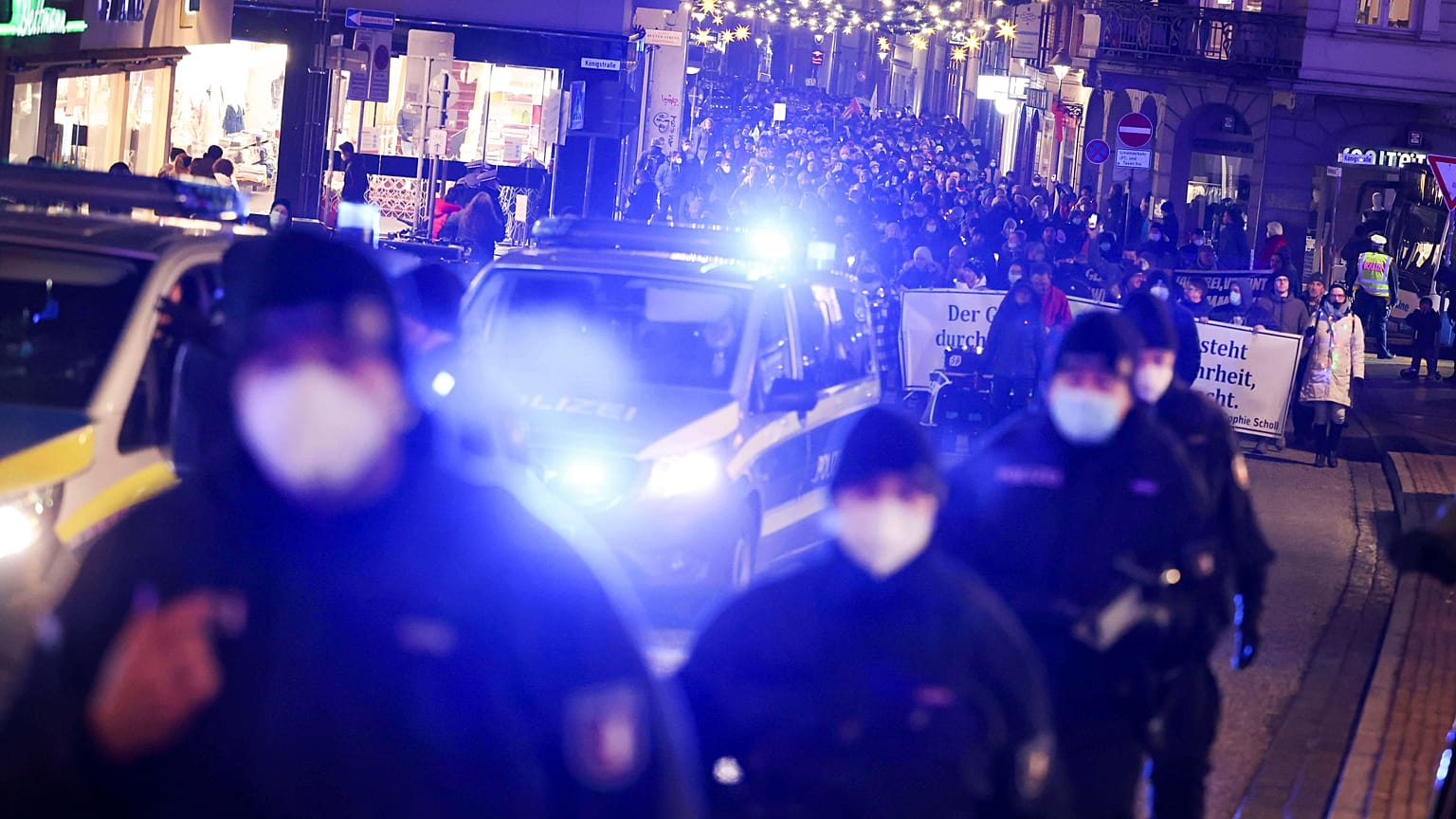 Protest gegen Corona-Politik in Lübeck am Montag, 10. Januar