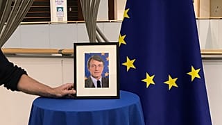 В Европарламенте выставлена книга соболезнований по случаю смерти председателя Давида Сассоли.