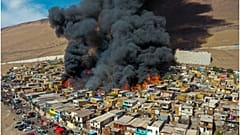 Feuer und Rauchschwaden halten Feuerwehr in Nordchile auf Trab