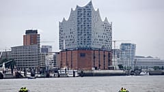 Die Elbphilharmonie im Sommer 2017