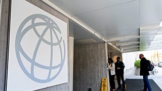 Η Παγκόσμια Τράπεζα μειώνει την πρόβλεψη για το 2022