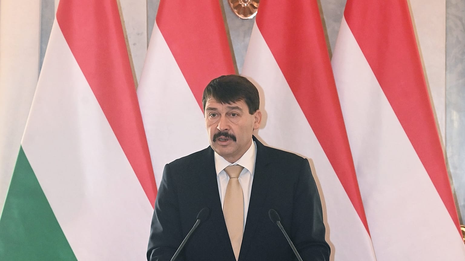 Ádes János köztársasági elnök