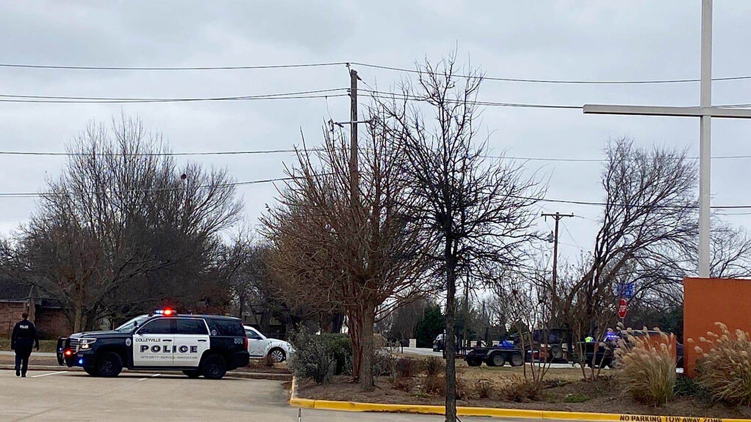 Polizei bei der Congregation Beth Israel Synagoge in Colleyville in Texas