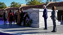 Байден возложил венок к могиле Мартина Лютера Кинга