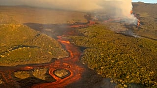 Fluxo de lava já percorreu 15 quilómetros