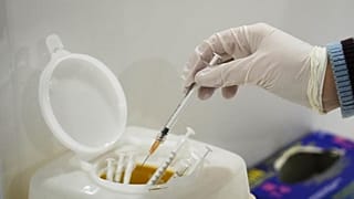 بازداشت پرستار ایتالیایی به دلیل تزریق واکسن‌های جعلی کرونا