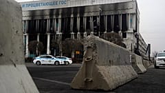 Площадь перед зданием администрации Алма-Аты после беспорядков