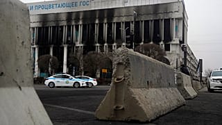 Площадь перед зданием администрации Алма-Аты после беспорядков