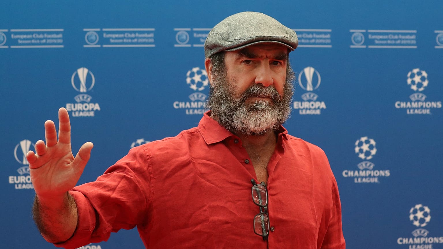 Fransızların ünlü futbolcusu Eric Cantona