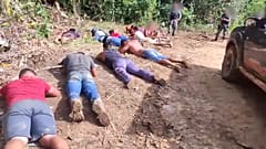 Garimpeiros ilegais detidos pela polícia na Amazónia, estado de Roraima, Brasil