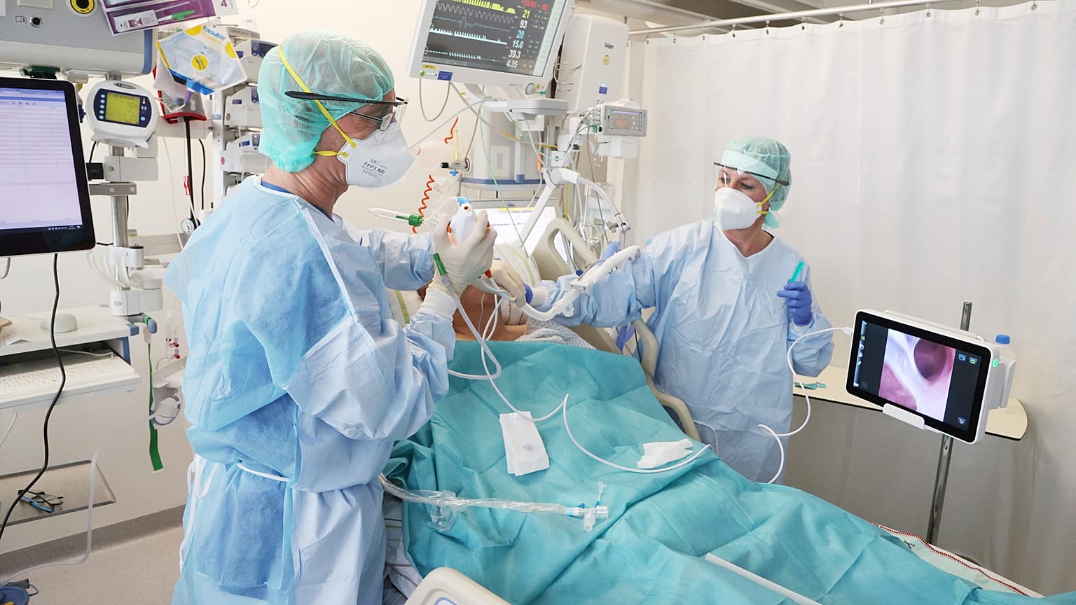 Corona-Intensivstation in Gera: Die Mehrheit der Covid-Patient:innen in Intensivbehandlung ist laut RKI ungeimpft.