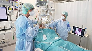 Corona-Intensivstation in Gera: Die Mehrheit der Covid-Patient:innen in Intensivbehandlung ist laut RKI ungeimpft.