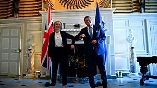 La ministra de AA.EE. de Reino Unido Liz Truss recibe al vicepresidente de la CE, Maros Sefcovic, Chevening, Kent, Reino Unido 13/1/2022