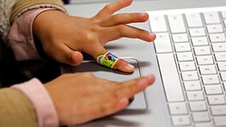 Pandemi döneminde artan internet kullanımı çocukları daha fazla tacizcilerin hedefi haline getirdi