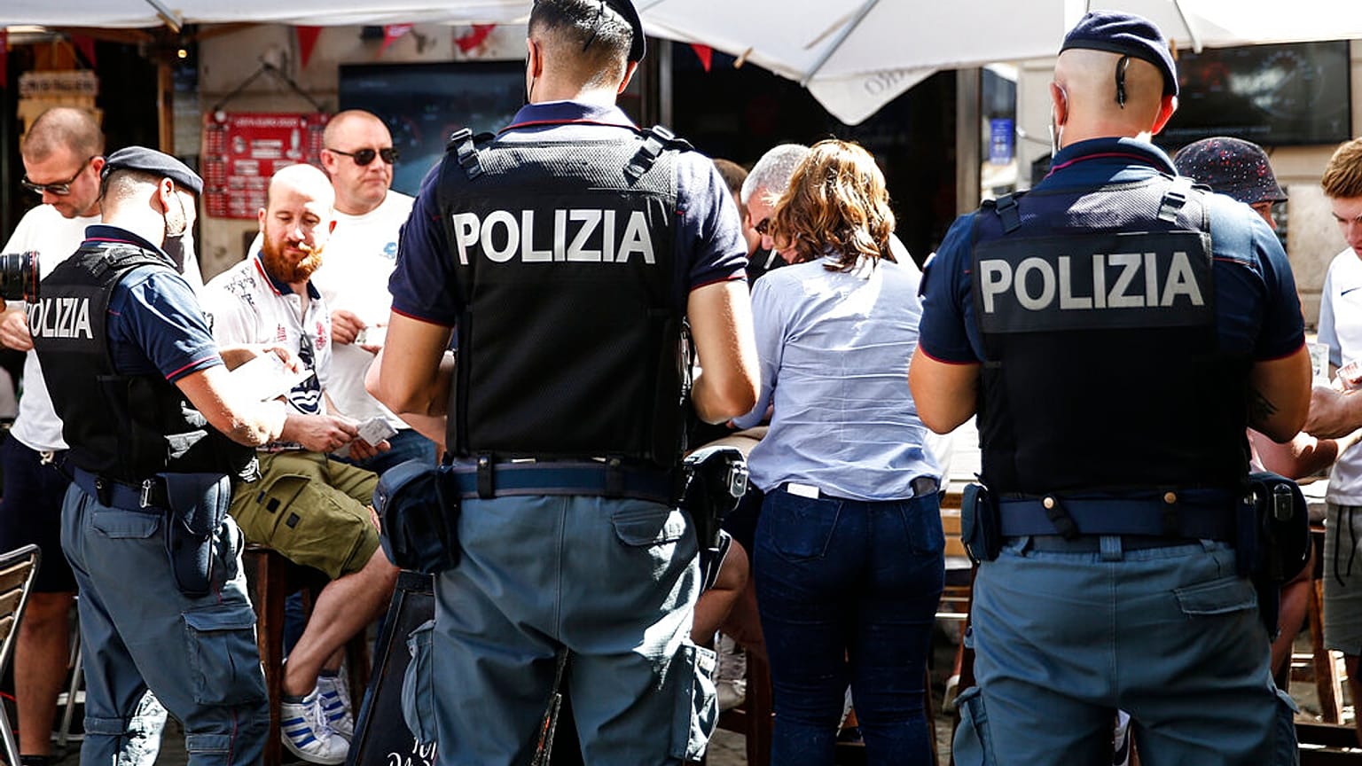 Polizeikontrolle vor einem Fußballspiel der Europameisterschaft, 03.07.2021