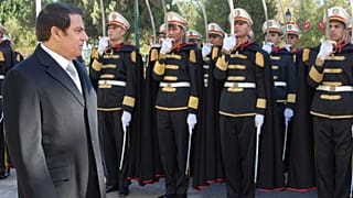 الرئيس التونسي زين العابدين بعد إعادة انتخابه لولاية خامسة مدتها خمس سنوات بنسبة 89.28 في المائة، تونس العاصمة، الخميس 12 نوفمبر 2009