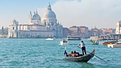 Is Venice sinking?